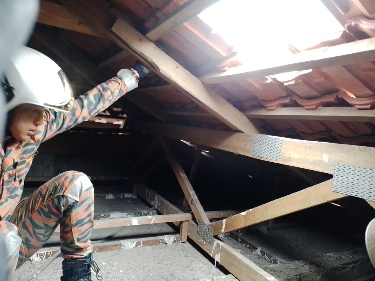 柔:56岁建筑工友疑失足毙命