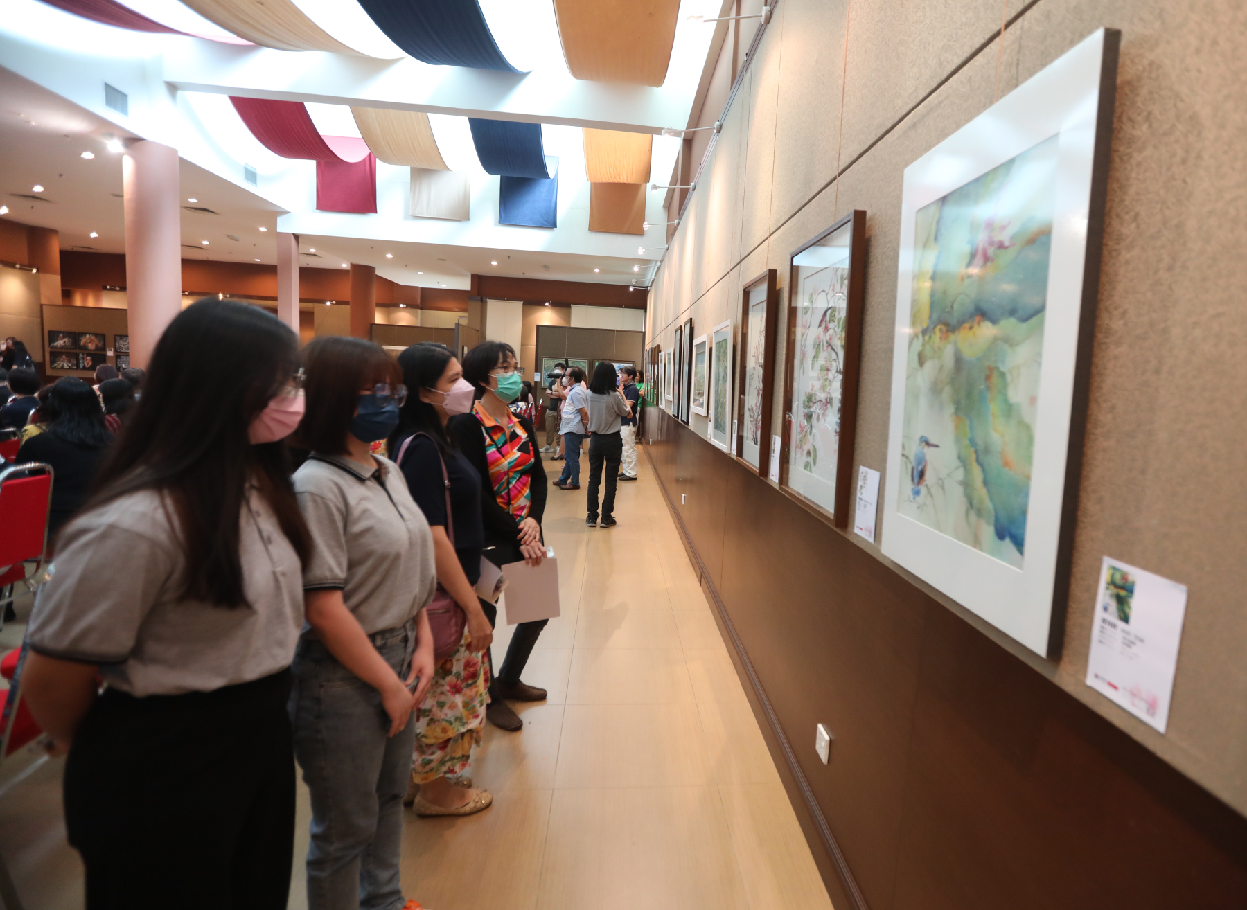 柔:“艺采风华”艺术特展开幕 38人创作 收入捐南大