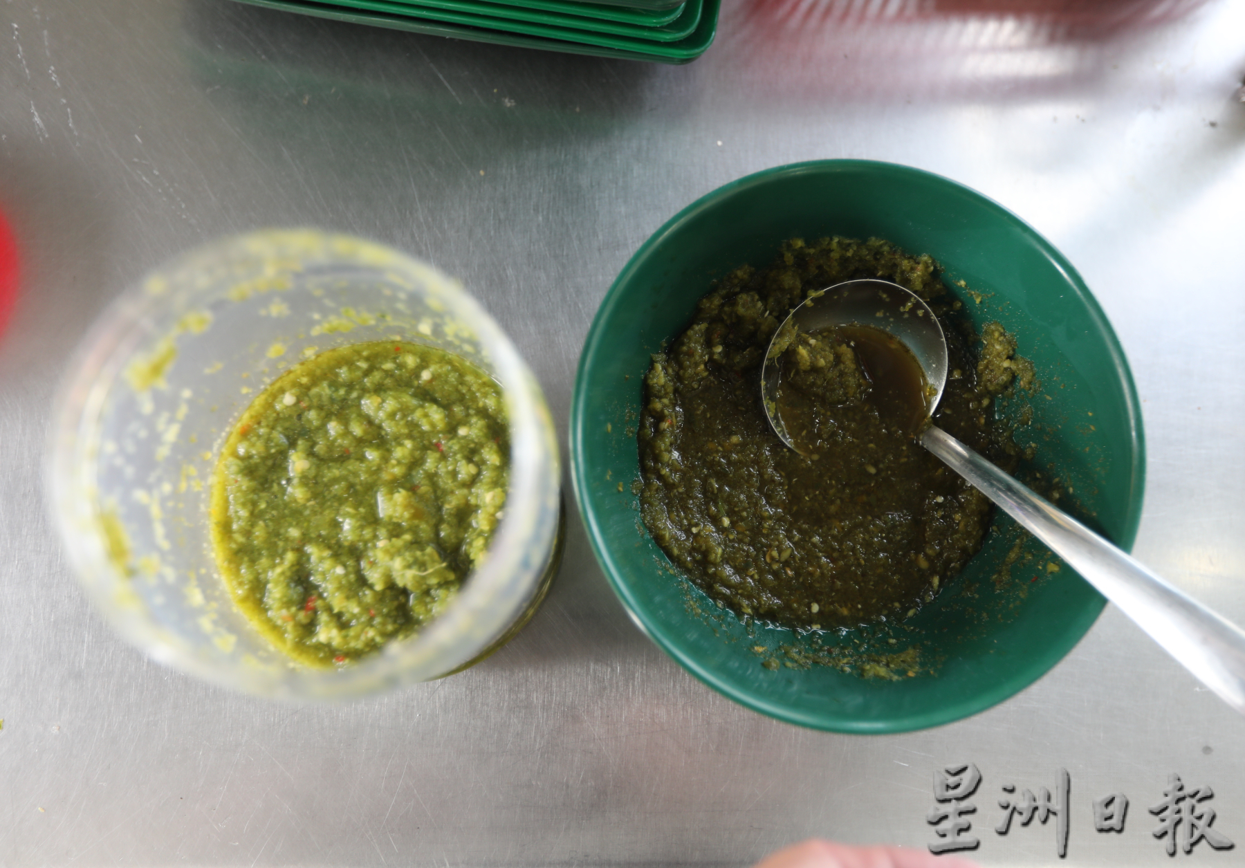 柔:【食客指路】(3月21日刋):结合马来式和中式料理 “小生炸鸡饭”让人吃出惊喜