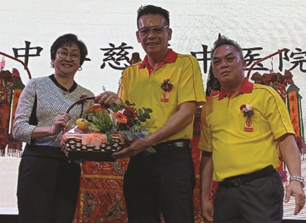 柔:士姑来慈航坛观音菩萨千秋宝诞平安宴热闹举行