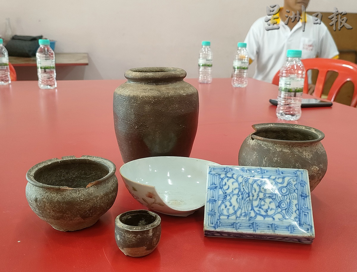 柔：封底：《这些人，那些事》（本月13日刋）士乃恒顺港大伯公庙历史悠久