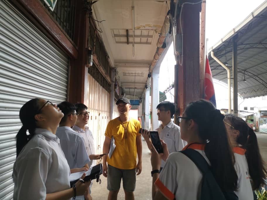 柔:封底:今日面谱(3月9日见报):蔡家祥探索峇株巴辖老街的故事