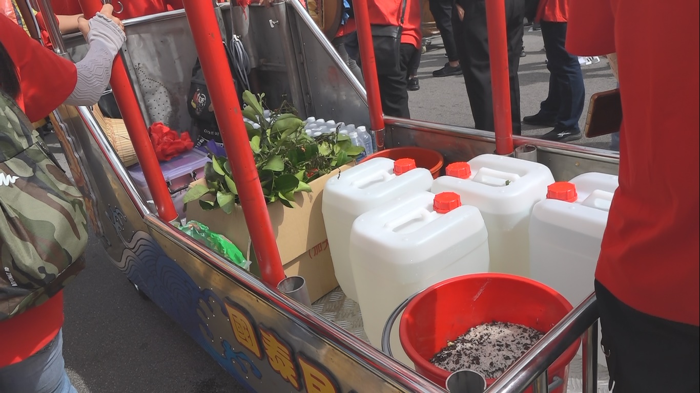 柔:封面和封底(19日刊):【新山眼】:第八集(重温柔佛古庙游神,众神身边那些事)单元1(有备无患):活动前奏:洗街备料、开路、清场,缺一不可