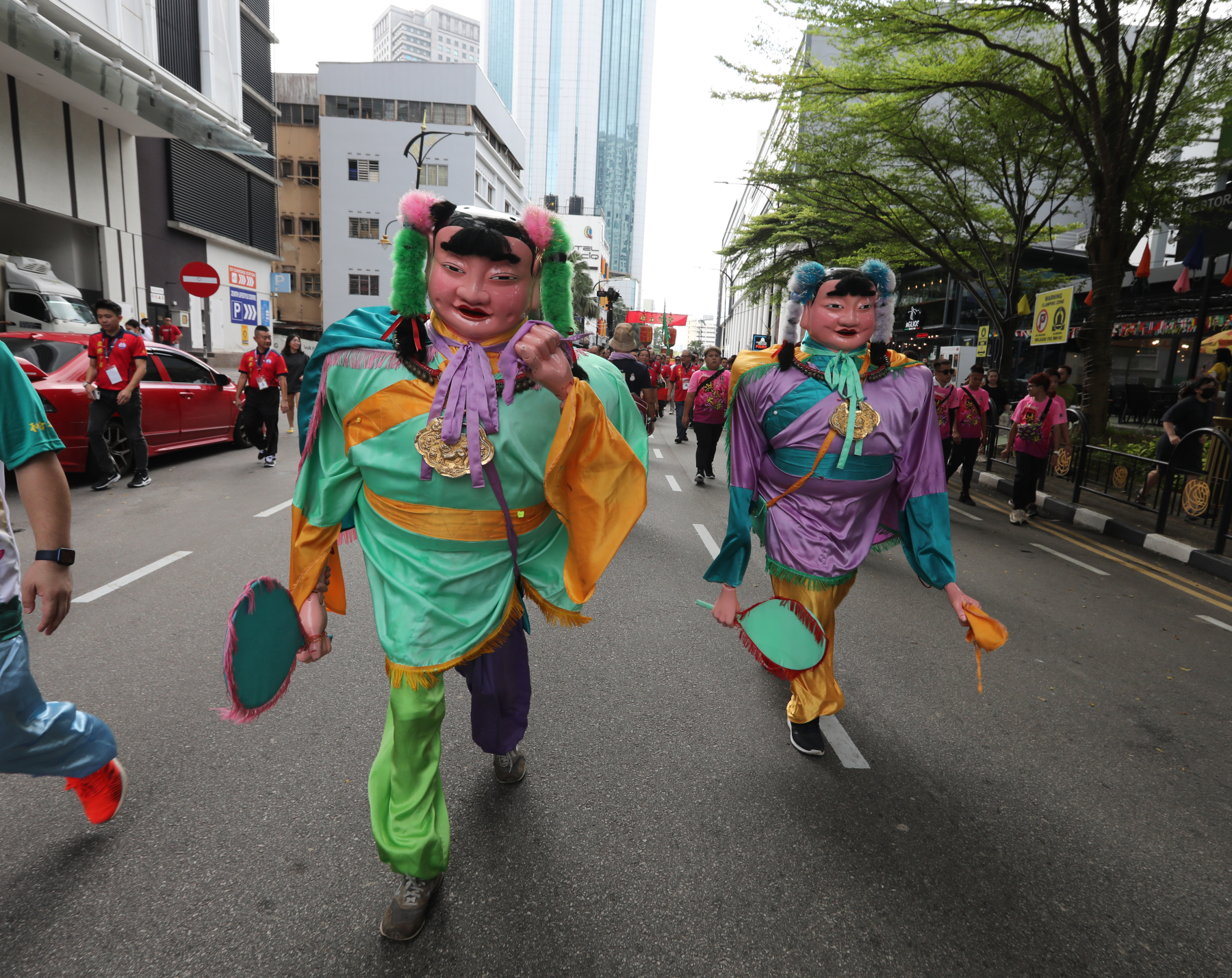 柔:封面和封底(19日刊):【新山眼】:第八集(重温柔佛古庙游神,众神身边那些事)单元1(有备无患):活动前奏:洗街备料、开路、清场,缺一不可