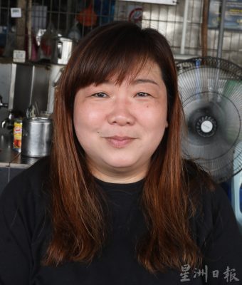 柔:封面:哥打丁宜水灾后市区恢复生活秩序