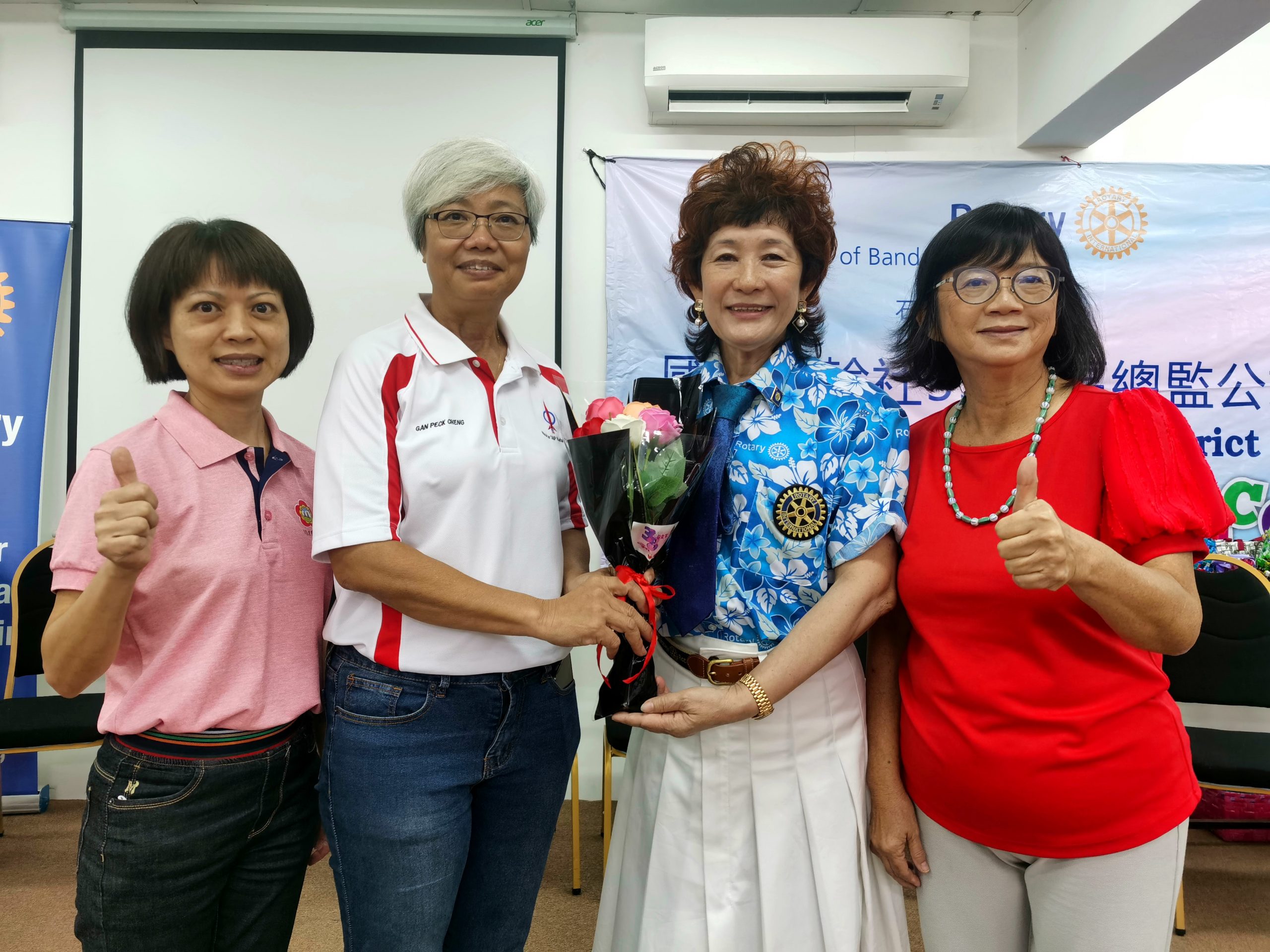 柔:峇社乡团妇女组庆妇女节 近百人学编织米袋篮