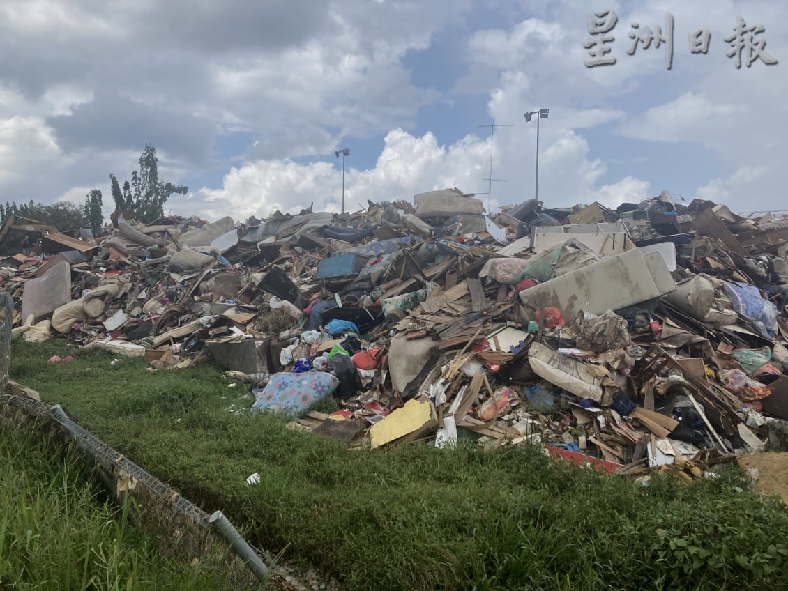 柔:彭学良:仅清理了不足20% 官民须合作清理水灾垃圾