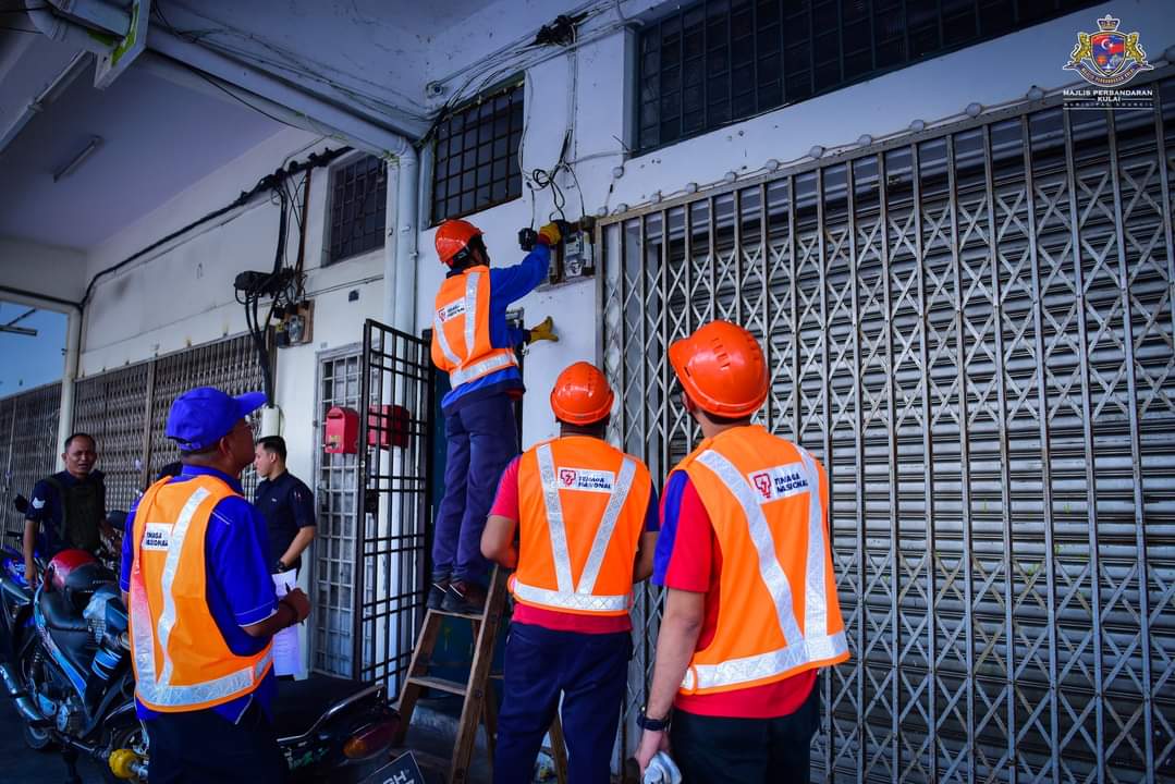 柔:新闻:古来警方与古来市议会及国能公司展开联合取缔行动