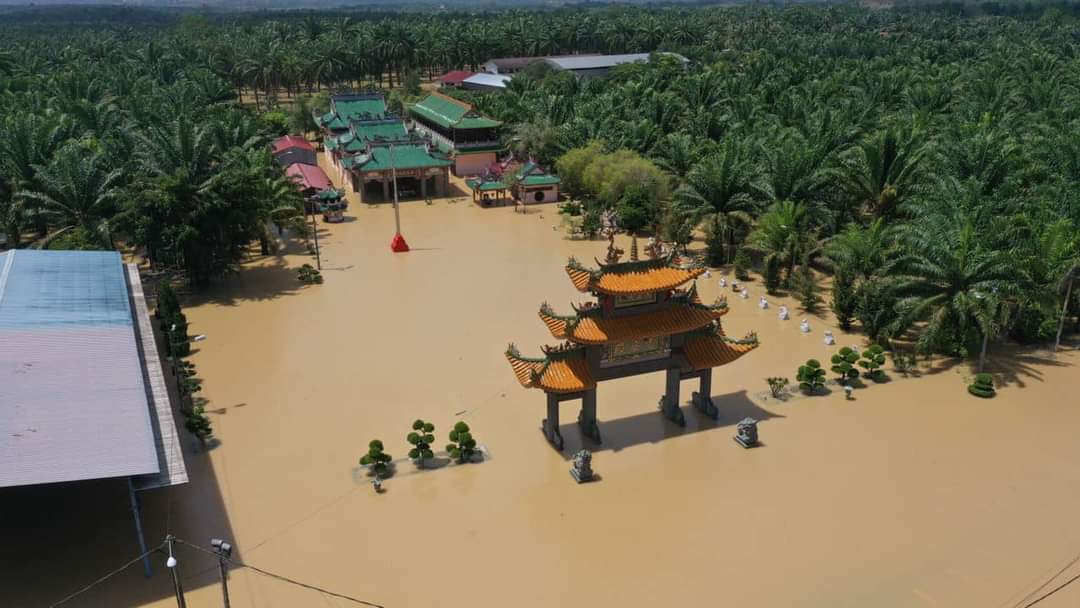 柔:新闻:大涨潮加河水涌下 班卒变水乡