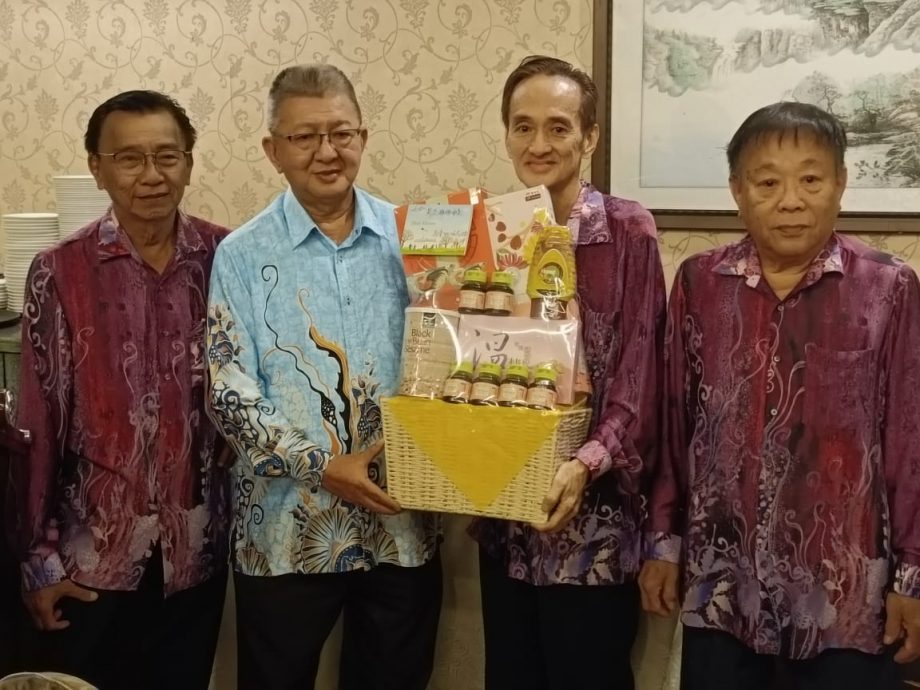 柔:新闻:居銮咖啡商公会新届董事就职典礼。