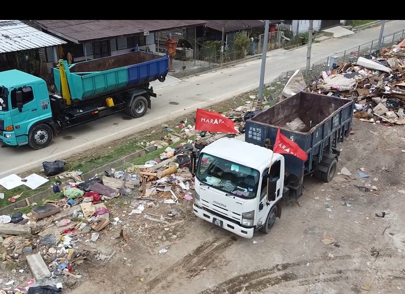 柔:新闻:行动党特别行动部队助清理灾区,4天清出844吨垃圾