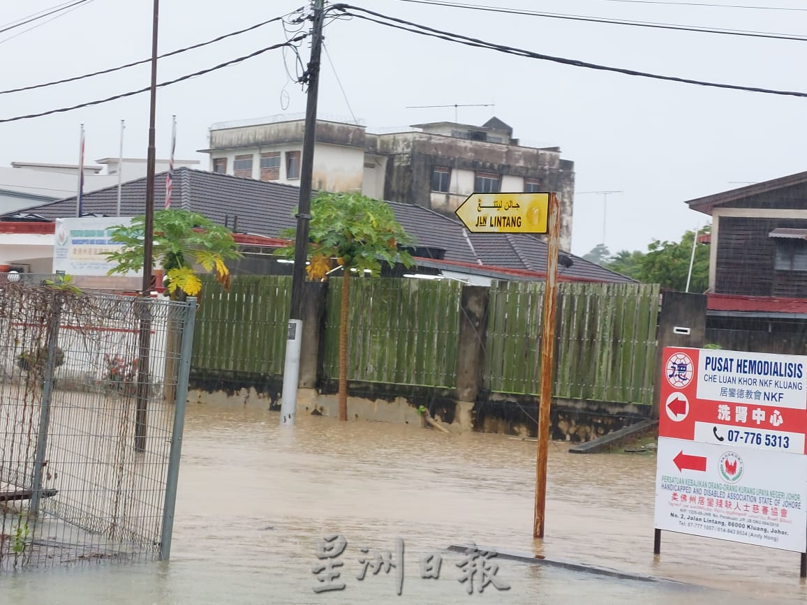 柔:新闻:銮多地陷汪洋之中 甘榜马来由也淹了