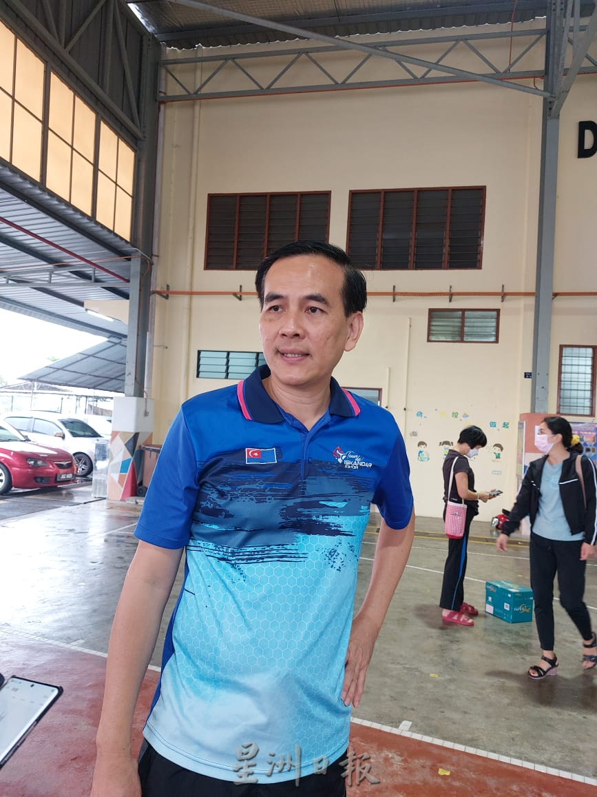 柔:新闻:銮多地陷汪洋之中 甘榜马来由也淹了