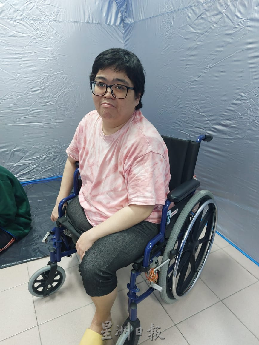 柔:新闻:銮多地陷汪洋之中 甘榜马来由也淹了