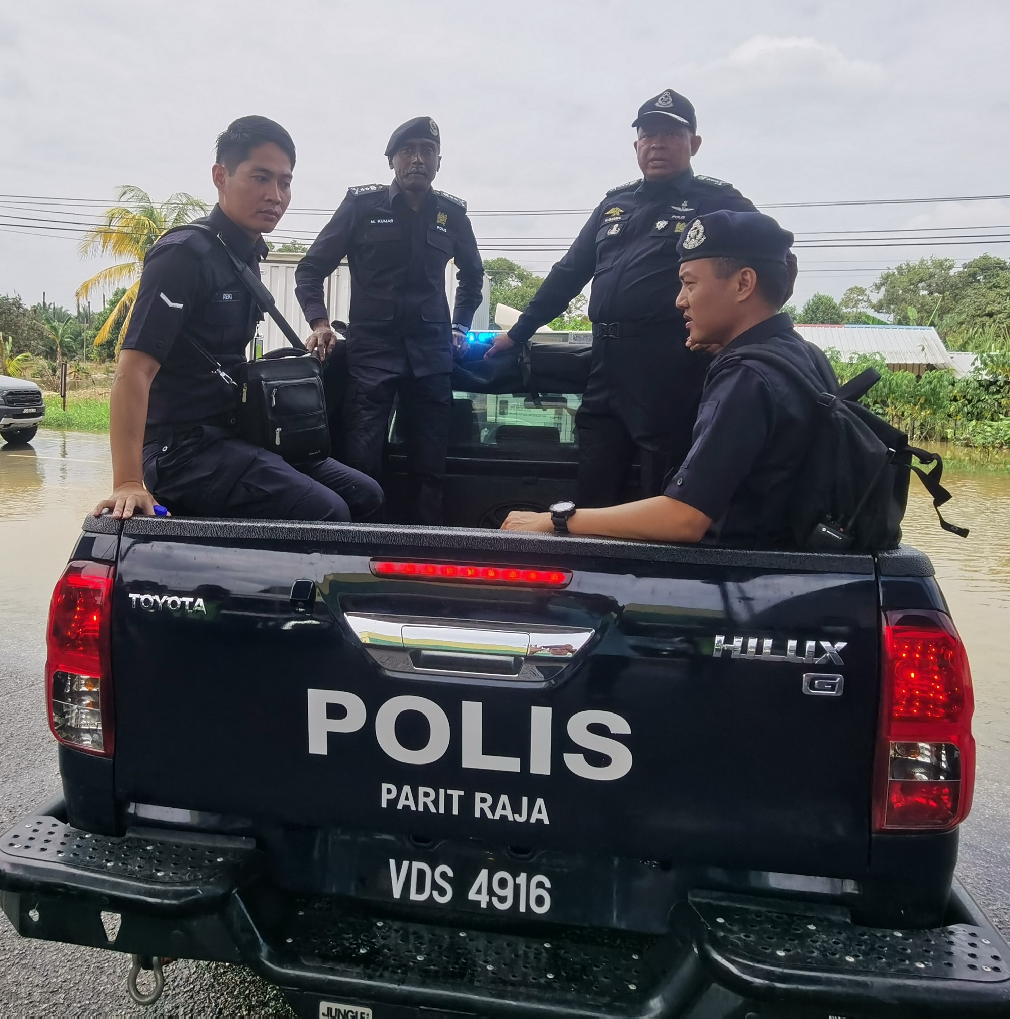 柔:柔总警长:警方至今未接获,灾民屋子遭破门行窃投报