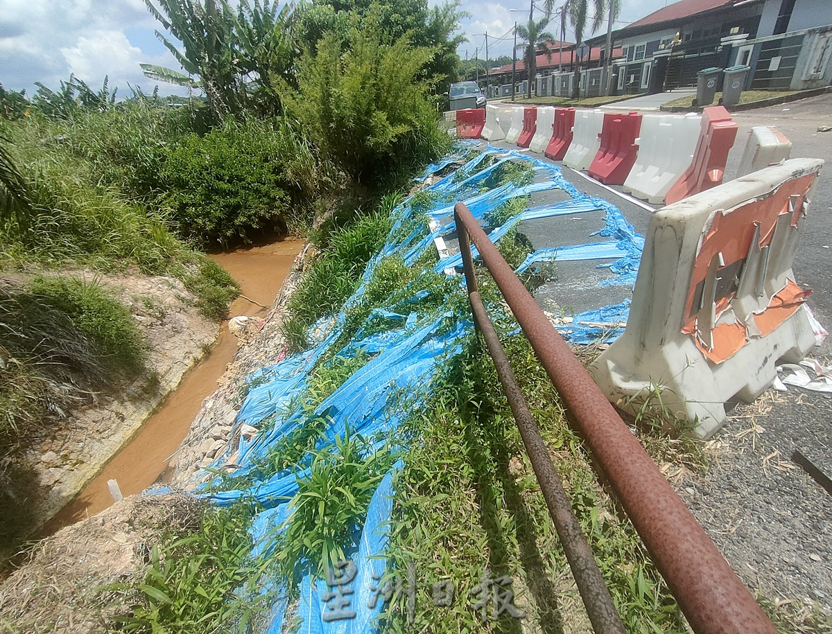 柔:民生特工队:利亚乌达马路再坍塌,居委会:勿再只是头痛医头