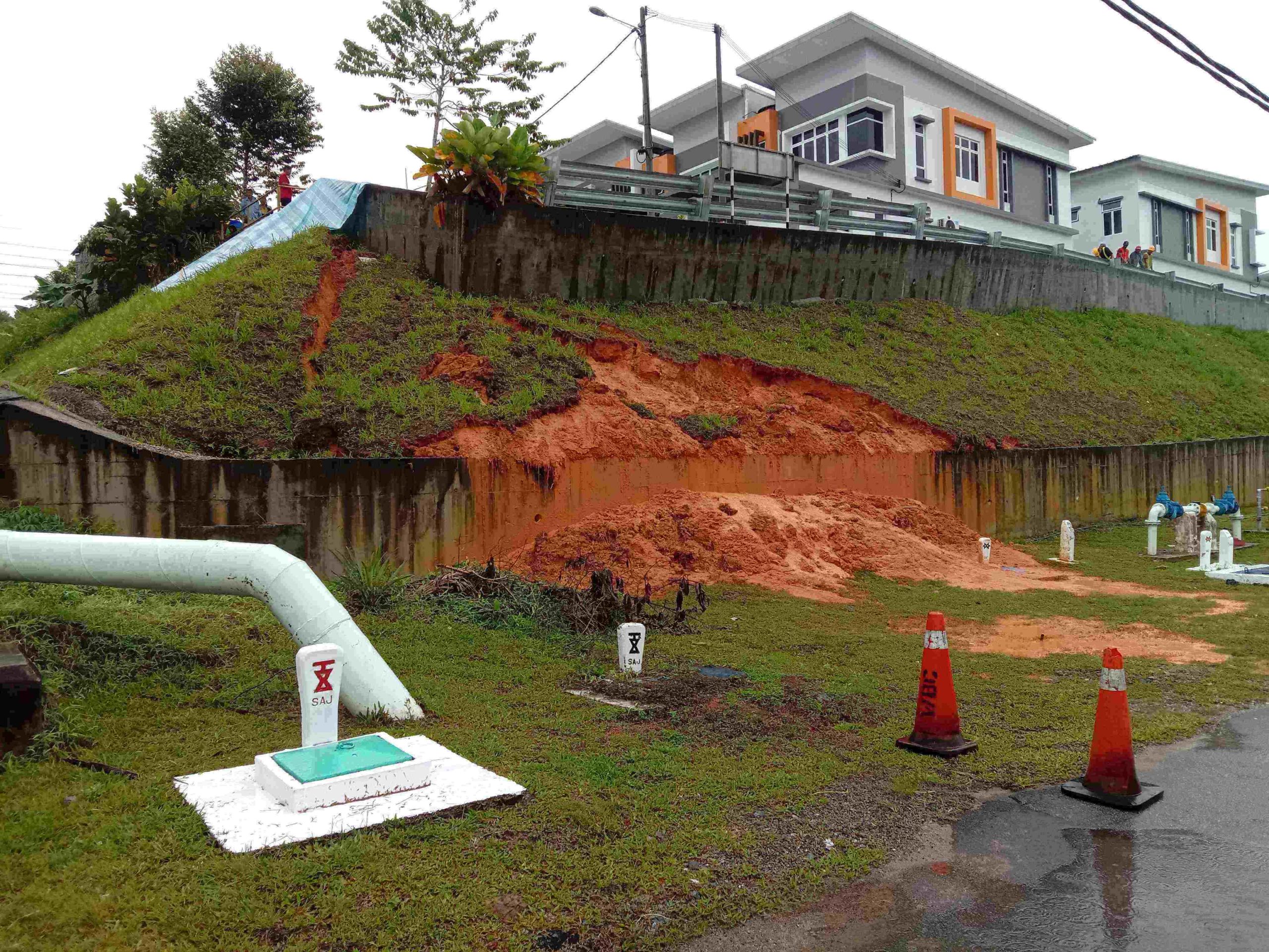 柔：沙威英比安娜花园土壤流失而崩陷