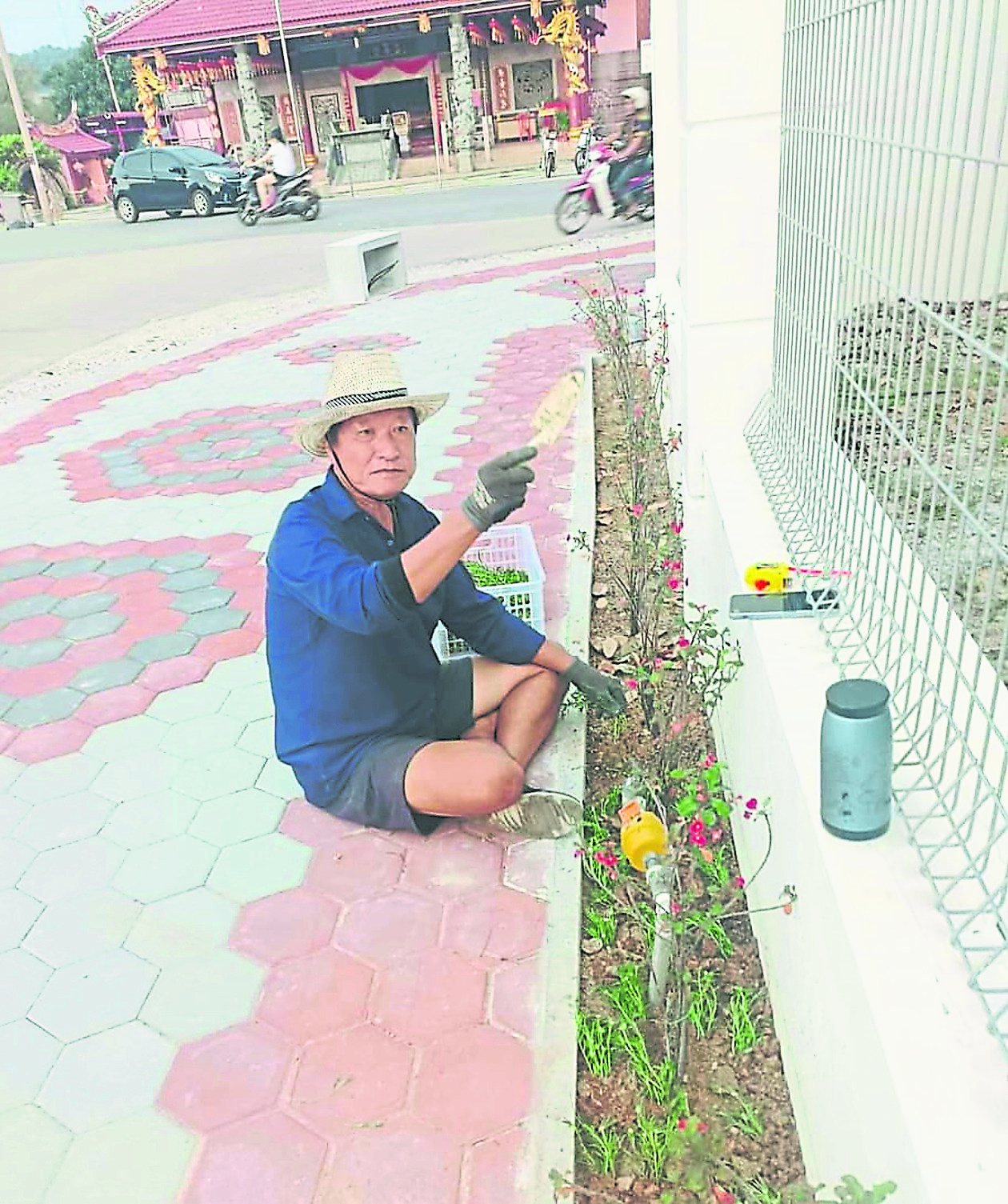 柔:第二版头条:善心美事:欧金全回母校当义工