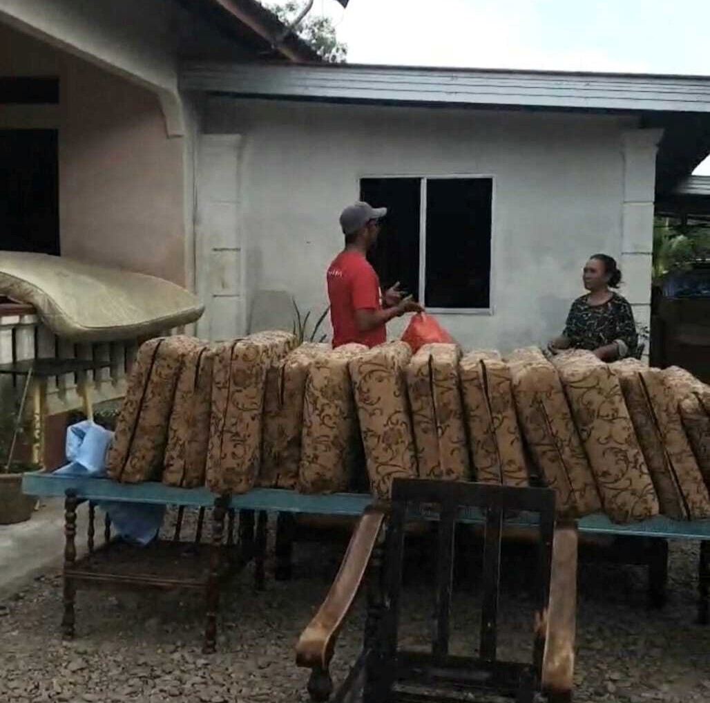 柔:谢奥马与行动党成员到灾区派赠物资