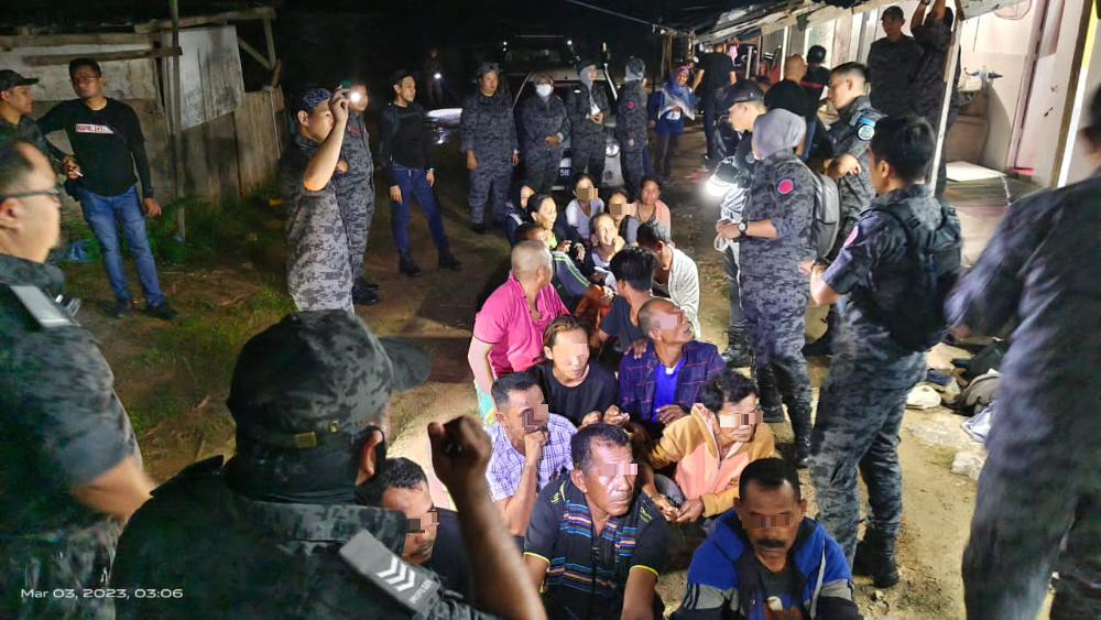 森又发现外劳村！定居点崎岖陡峭，执法员徒步1公里捕32人