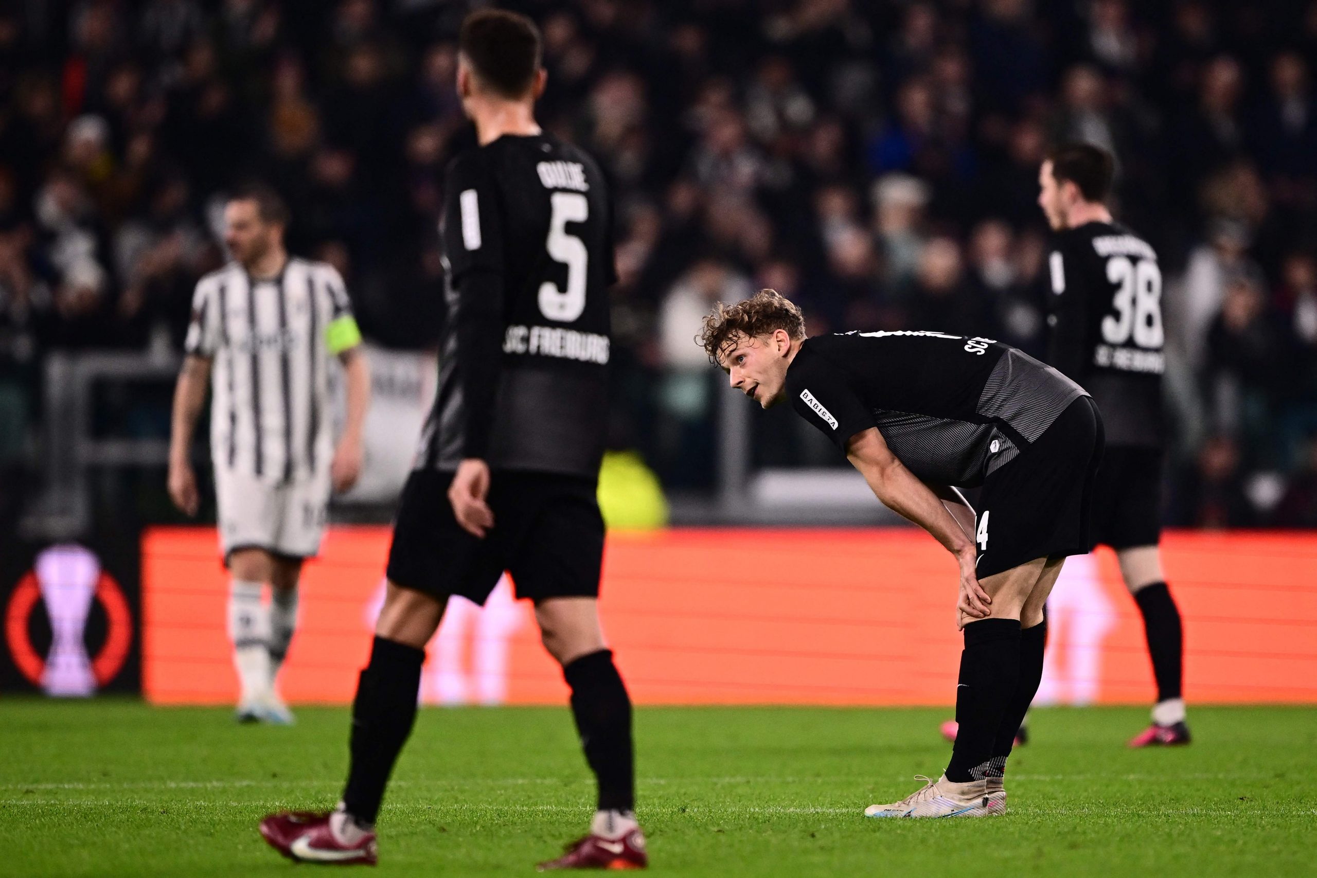 欧联杯16强首回合| 枪手客场平葡体育  红魔大胜8强在望