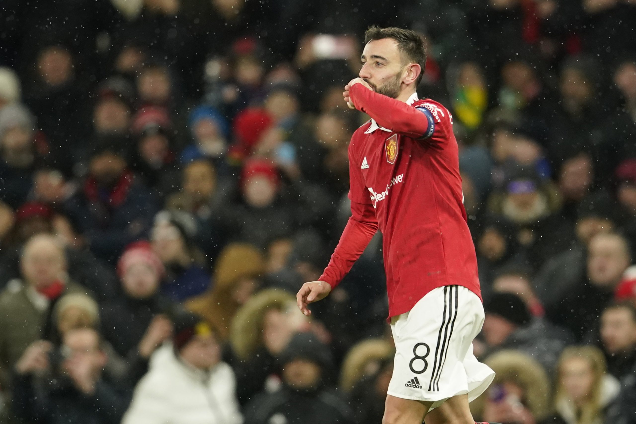 欧联杯16强首回合| 枪手客场平葡体育  红魔大胜8强在望