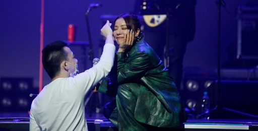 歌迷尖叫声太“凄厉”  丁当搞笑吐槽“踩到脚？”