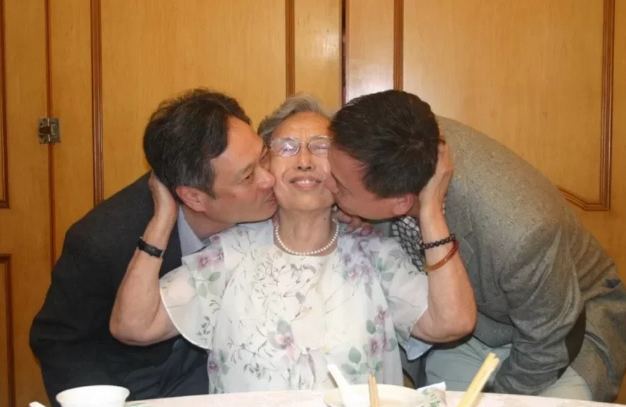 母亲辞世享耆寿97岁 李安低调返台奔丧