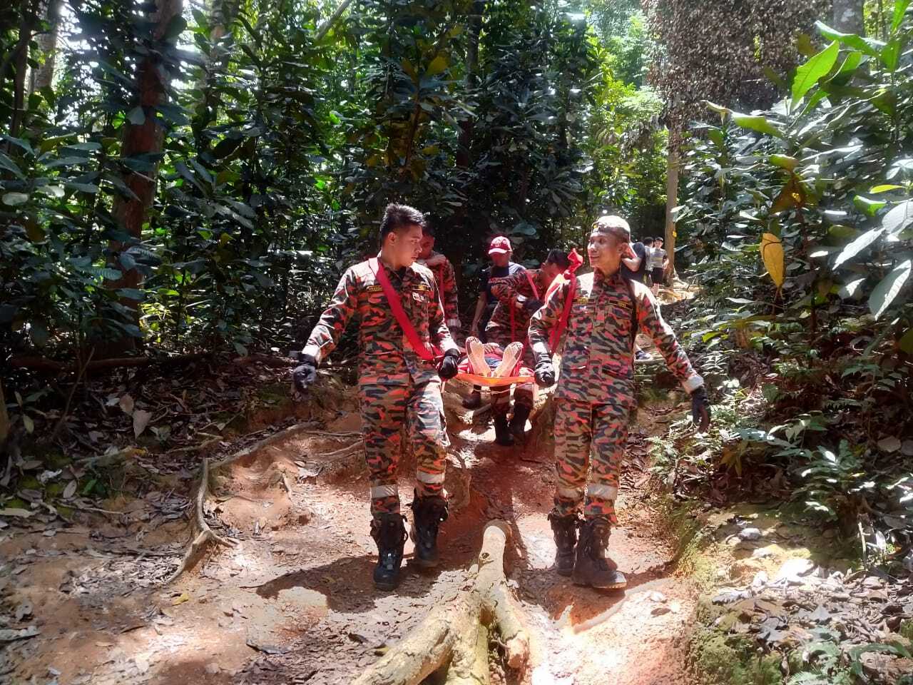 消拯局星期天接2宗登山求助·1人呼吸困难 1人摔倒