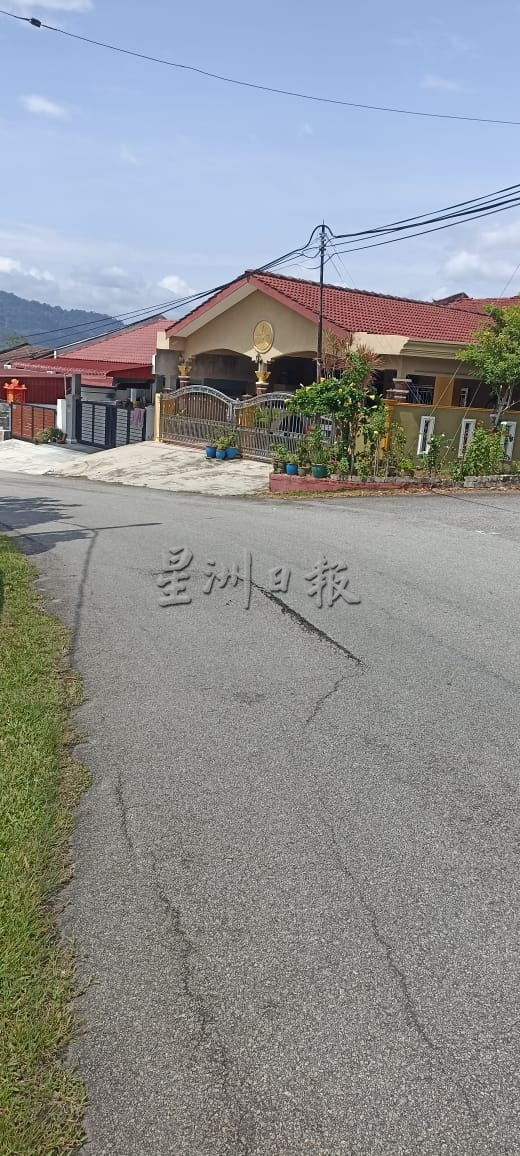 淡边东姑花园高润利花园 三岔路口龟裂凹陷