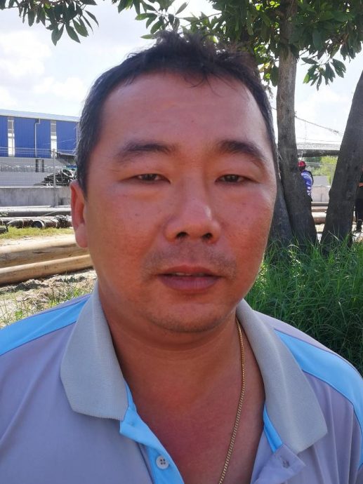 渔民拉横幅请愿促增供应 缺油出海天数大减