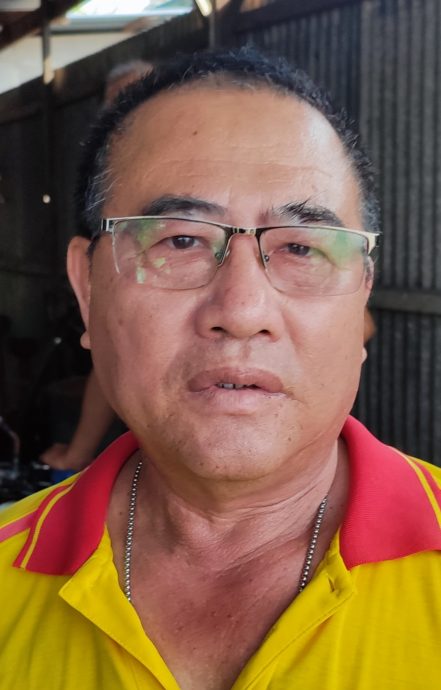 渔民拉横幅请愿促增供应 缺油出海天数大减