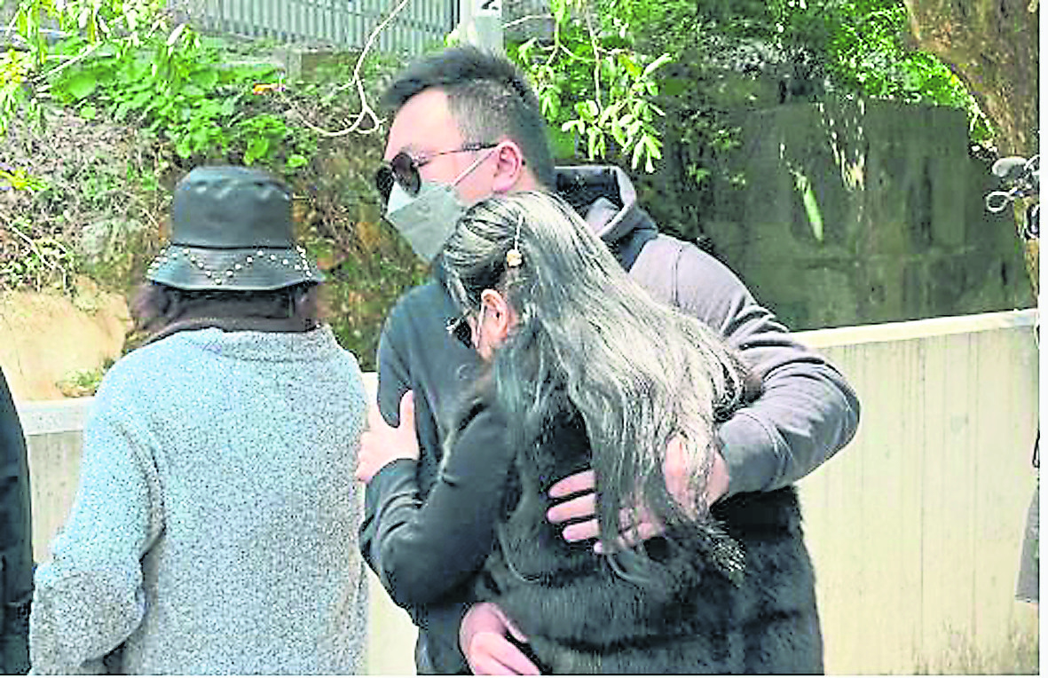 港名媛碎尸案｜亲友龙尾村头七打斋超渡 死者亲友到龙尾村路祭　丈夫：感谢遇到你