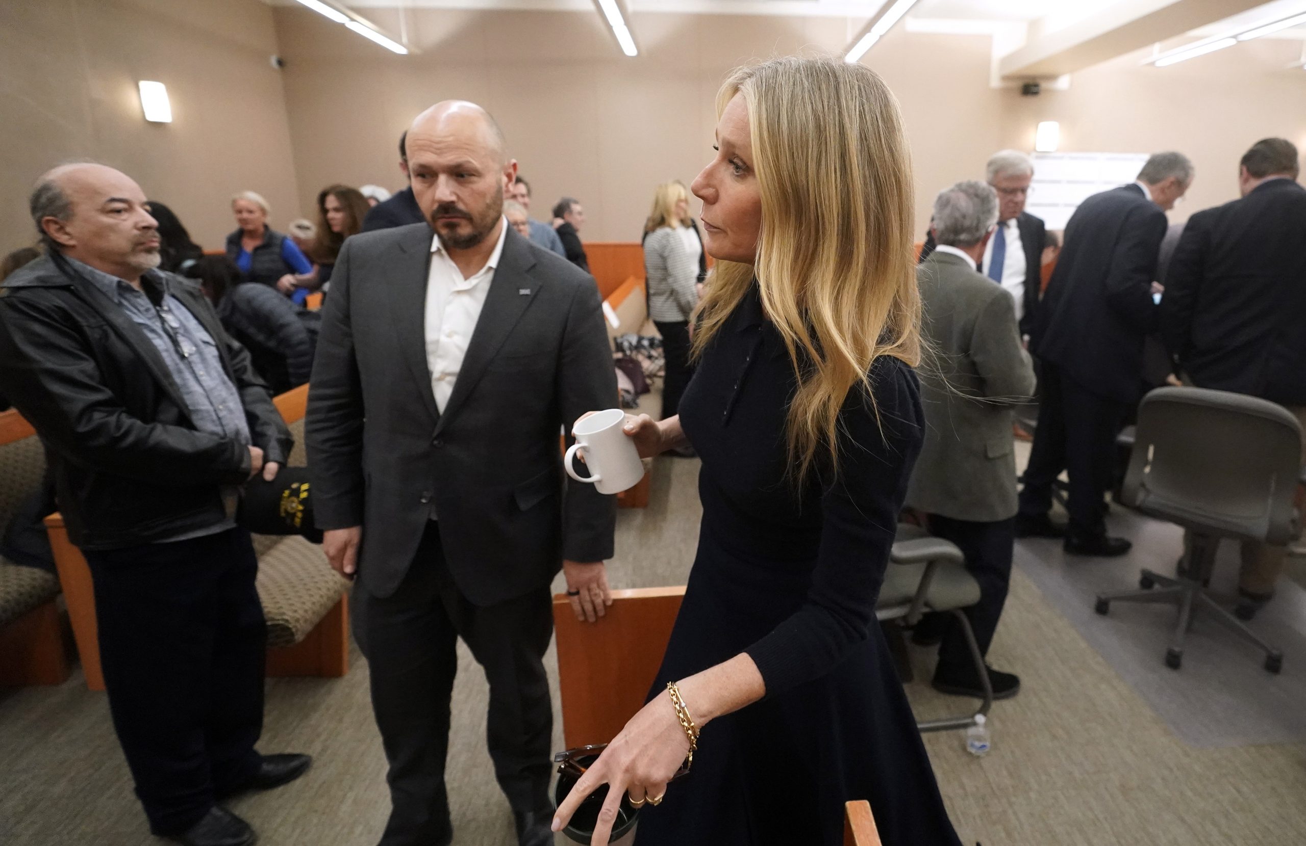 滑雪撞伤案人上庭作供 桂莉芙:以为被性侵