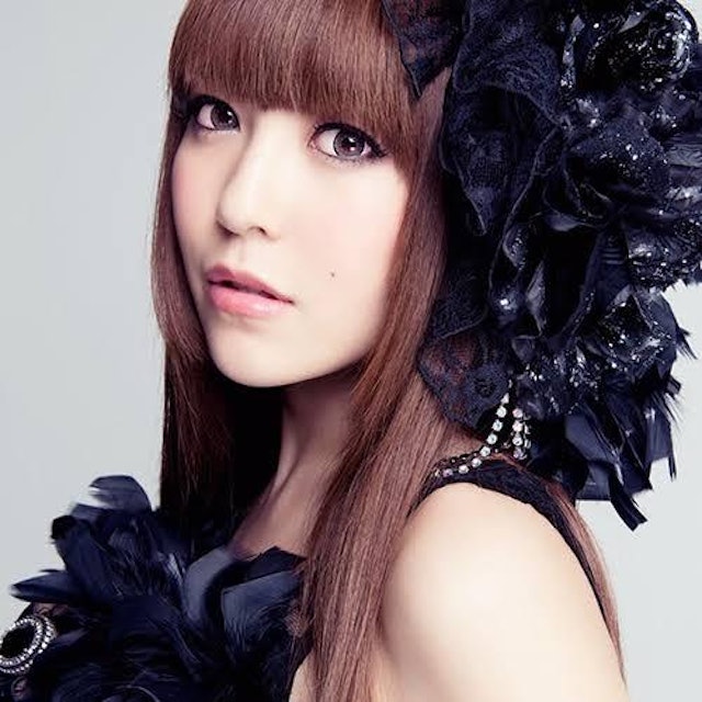 演出期间突昏倒 35岁歌手骤逝粉丝恸喊:太突然