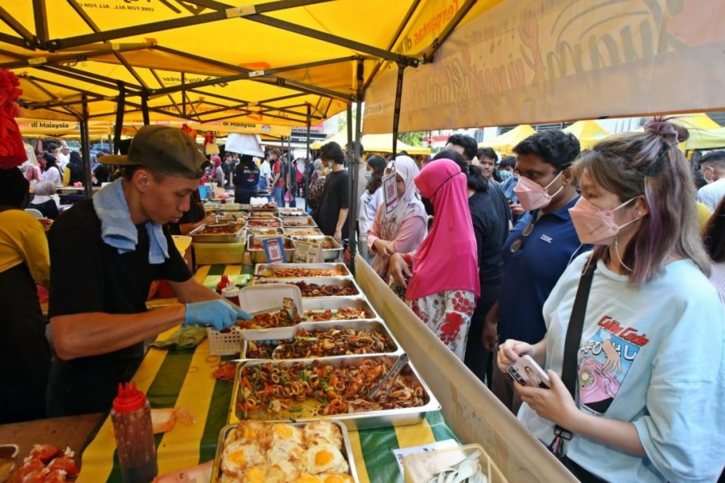 烤鸡RM28汉堡RM15甘蔗水RM7·斋戒月市集 RM50不够用!