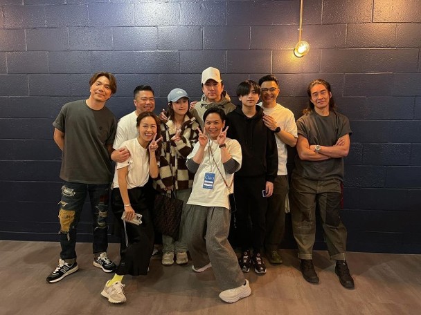 爱相随到英国挺男友 黄心颖首与泥鯭同框