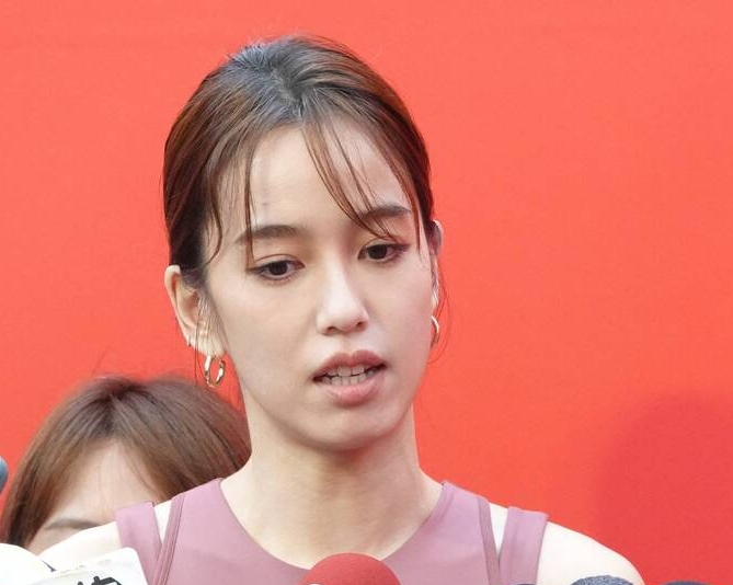 父亲欠税被关 陈庭妮现身哽咽：希望圆满落幕