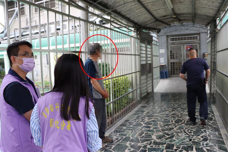 父爆欠税关进看守所 陈庭妮震惊不知情