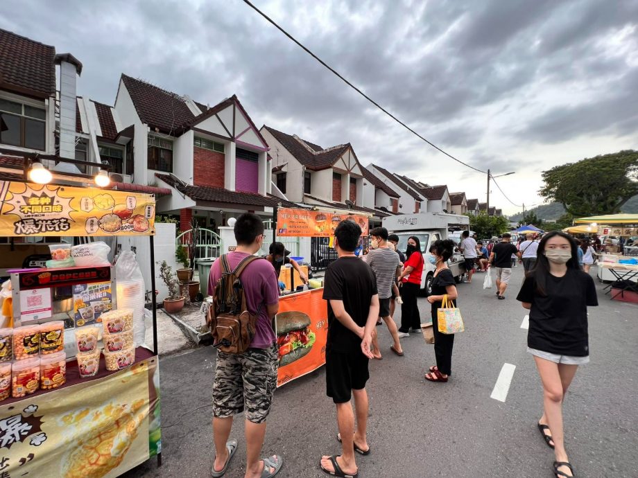 独家 | 被顾客酸“小时不读书长大卖汉堡”母亲安慰：儿子 我以你为荣