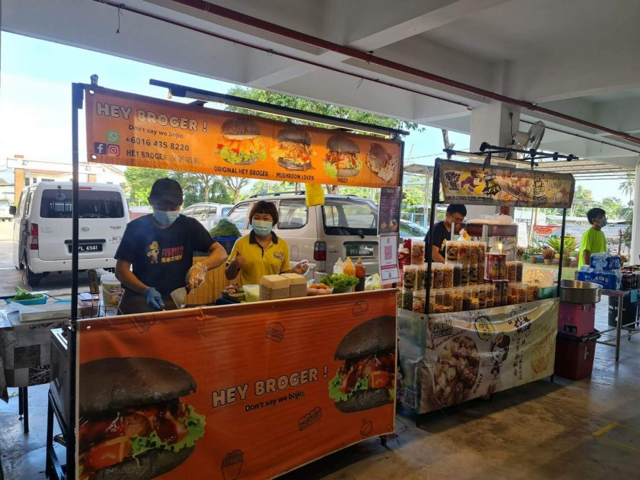 独家 | 被顾客酸“小时不读书长大卖汉堡”母亲安慰：儿子 我以你为荣