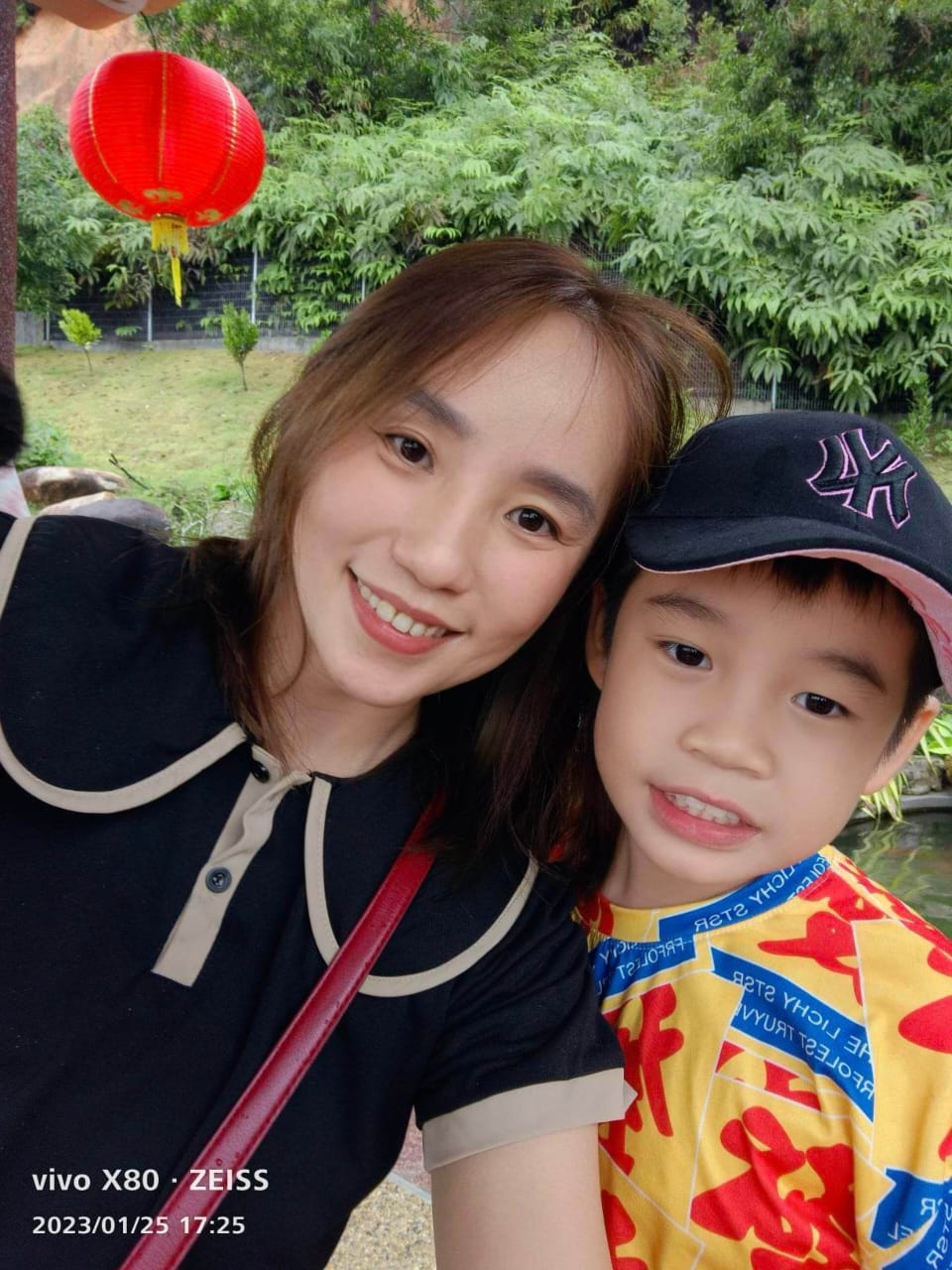 独家|儿子喂食没多看 母亲崩溃:我吃了有虫的山楂片