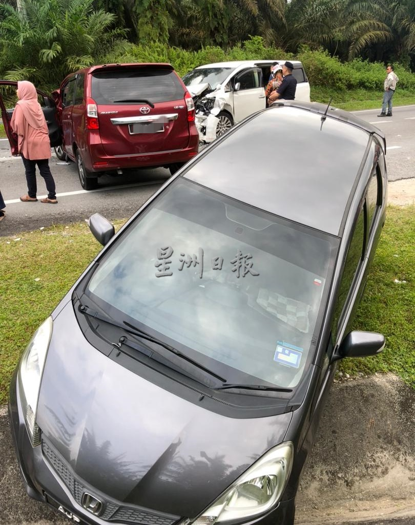 瓜拉美金前往宋溪 3车连环撞1死7伤