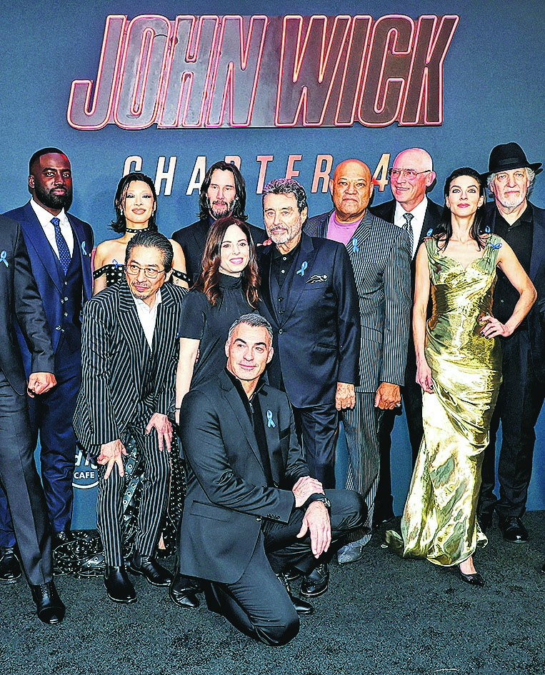 甄子丹出席首映 男星下跪行大礼