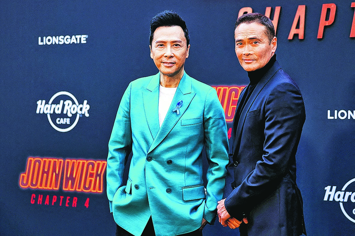 甄子丹出席首映 男星下跪行大礼