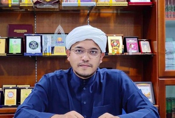 男艺人穿紧身衣载歌载舞被骂 宗教师:“斋戒月,不懂什么是尊重吗?”