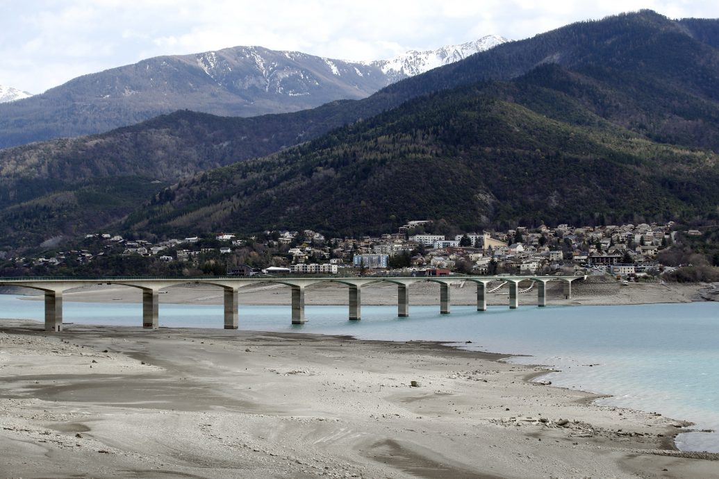 看世界/法国面临乾旱问题 马克龙宣布节水新措施