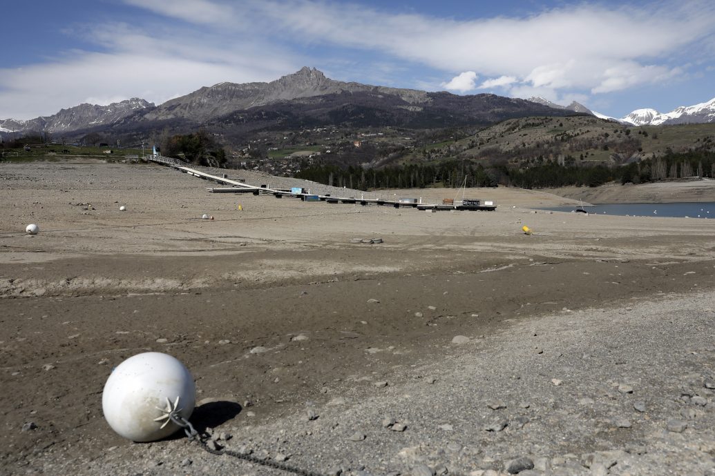看世界/法国面临乾旱问题 马克龙宣布节水新措施