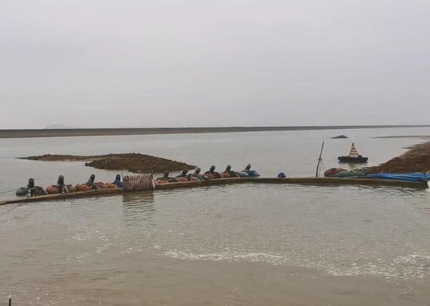 看世界/鄱阳湖水位续降 都昌县水厂无水可取