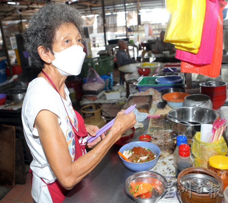 租金便宜没聘员工成本低 怡巴刹平价食物 受欢迎